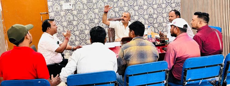 Giridih news: प्रखंड प्रमुख ने की विकास योजनाओं की समीक्षा