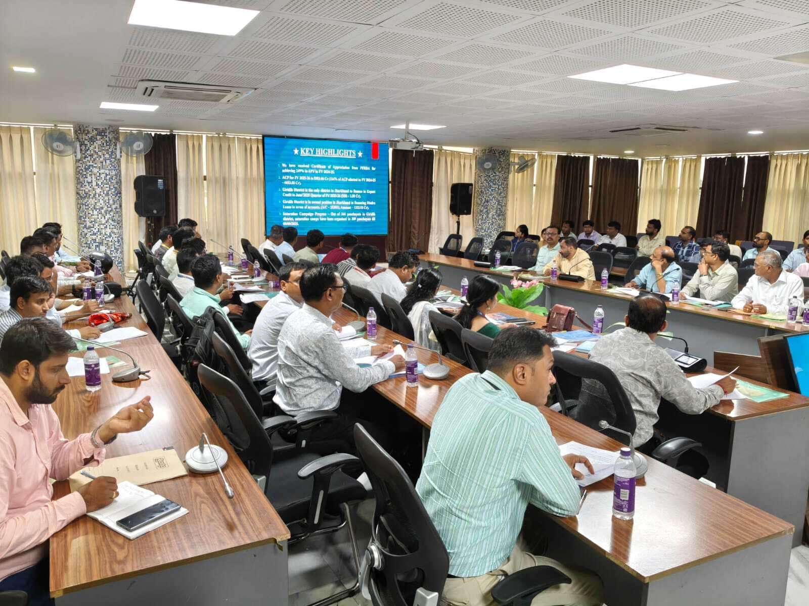 Giridih news: जिला स्तरीय सलाहकार समिति की बैठक में योजनाओं की उपलब्धि की समीक्षा