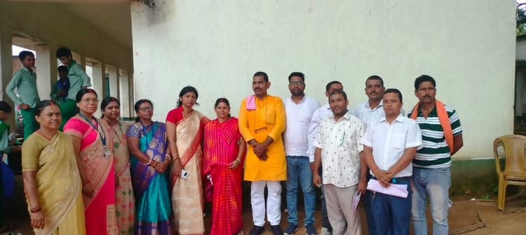 Giridih news: शिक्षक-अभिभावक बैठक में बच्चों व विद्यालय विकास पर चर्चा