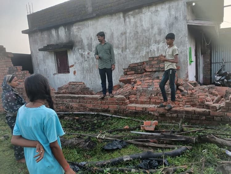 Giridih news: हाथियों के आने की सूचना पर पहुंची वन विभाग की टीम