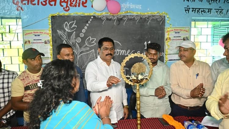 Bokaro News : शिक्षा की गुणवत्ता को सुदृढ़ कर रही राज्य सरकार : मंत्री