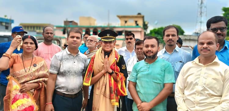Motihari: साक्षी ने लेफ़्टिनेंट बनकर बढ़ाया क्षेत्र का मान