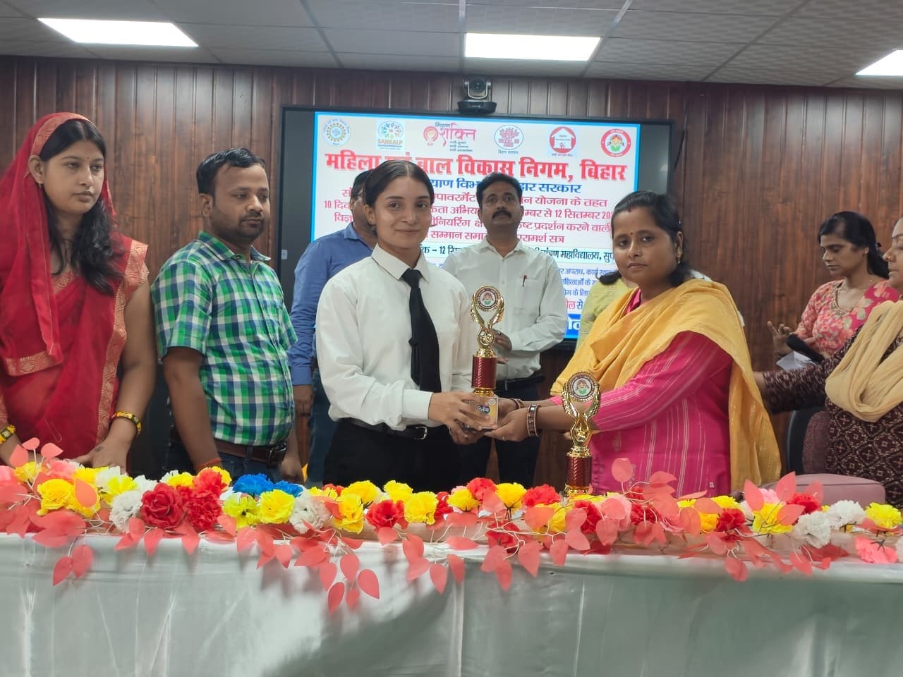 सुपौल में स्टेम क्षेत्र की मेधावी छात्राओं को किया गया सम्मानित