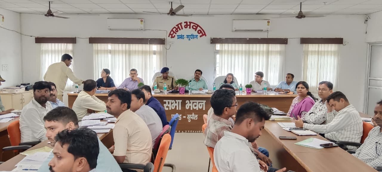 चुनाव को लेकर डीएम व एसपी की संयुक्त बैठक