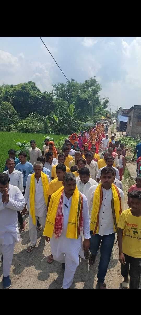 Samastipur : लखनीपुर महेशपट्टी में कलश यात्रा के साथ महायज्ञ शुरू