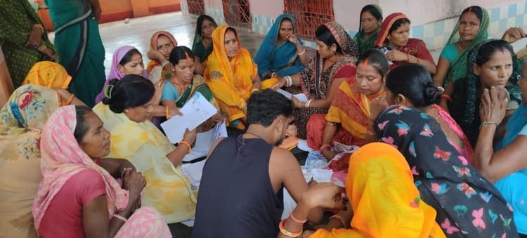 Motihari: मुख्यमंत्री महिला रोजगार योजना को लेकर दिख रही उत्सुकता