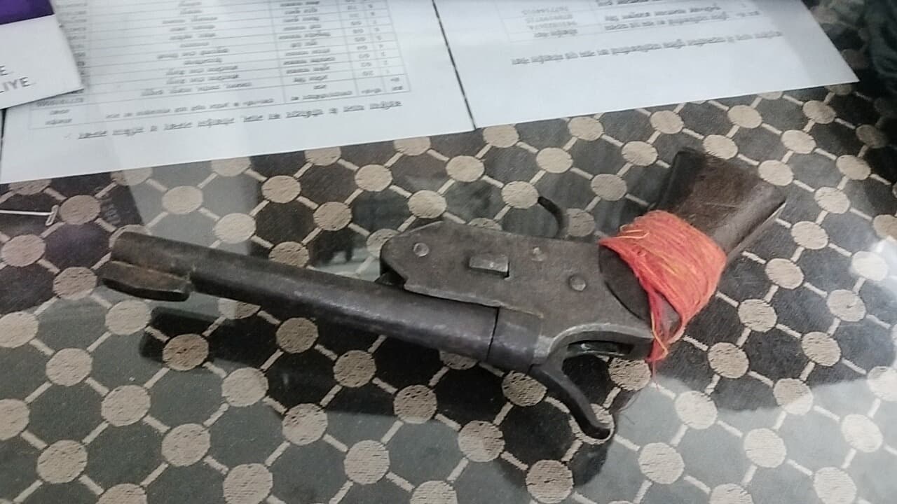 जैतपुर में पुलिस की बड़ी कार्रवाई: 34 किलो गांजा और देसी कट्टा बरामद, तस्कर के खिलाफ केस दर्ज