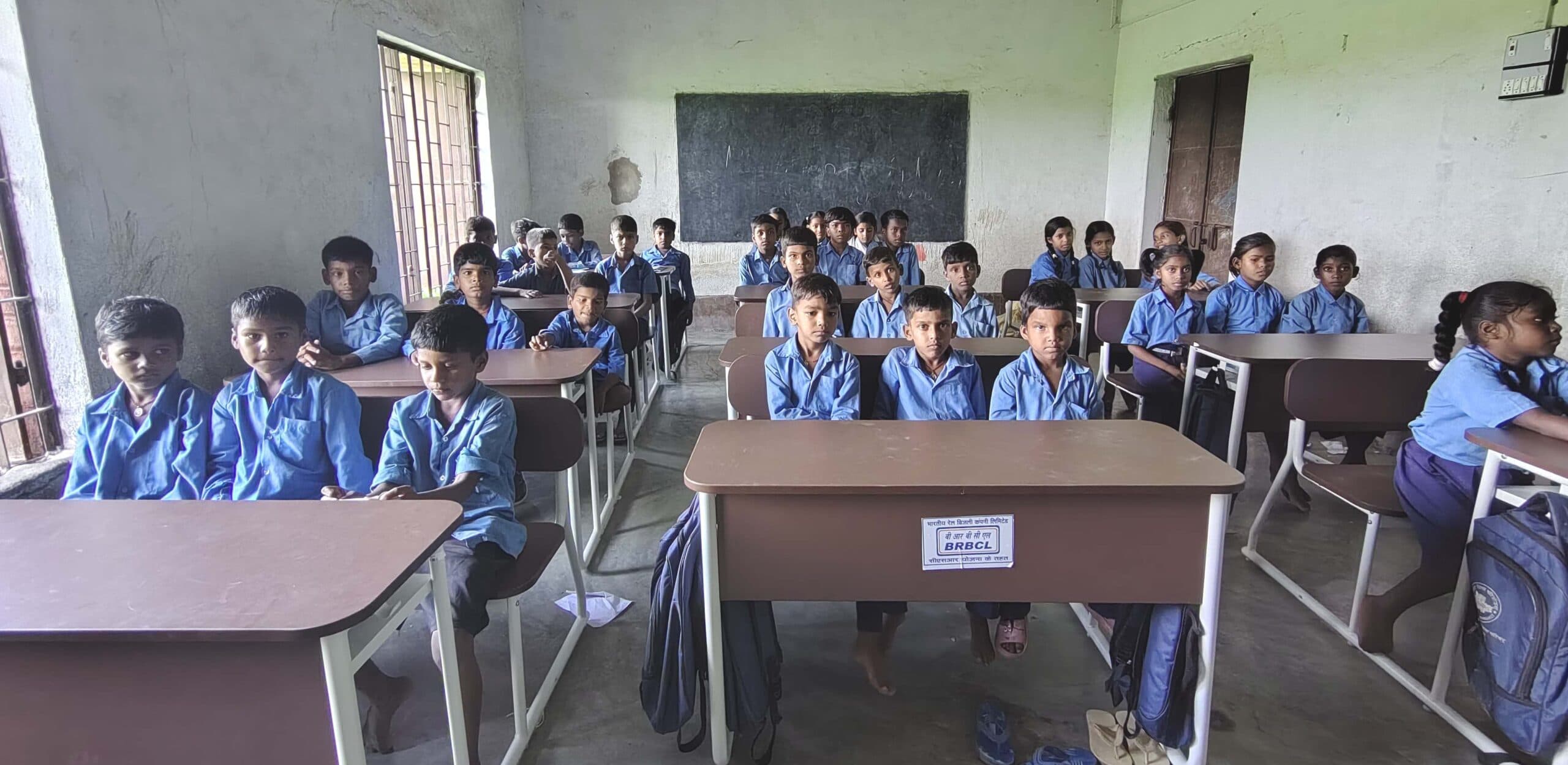 कुटुंबा के सात स्कूलों में बीआरबीसीएल ने उपलब्ध कराया बेंच-डेस्क