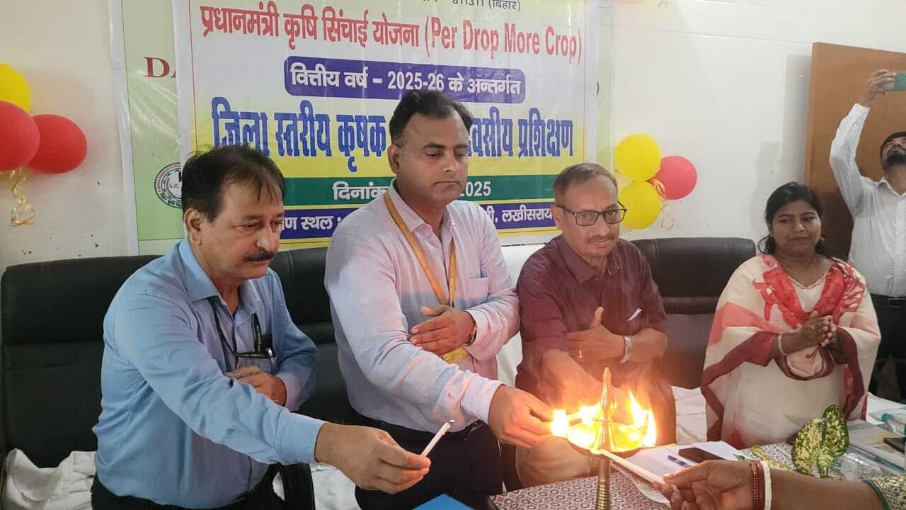 सूक्ष्म सिंचाई पद्धति को अपनायें, पानी की होगी बचत, किसानों को मिलेगा लाभ: डीएम