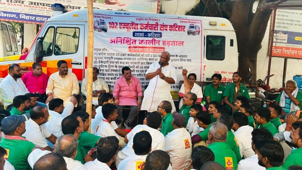 एंबुलेंस चालकों से मिले पूर्व उपमुख्यमंत्री, दिया आश्वासन