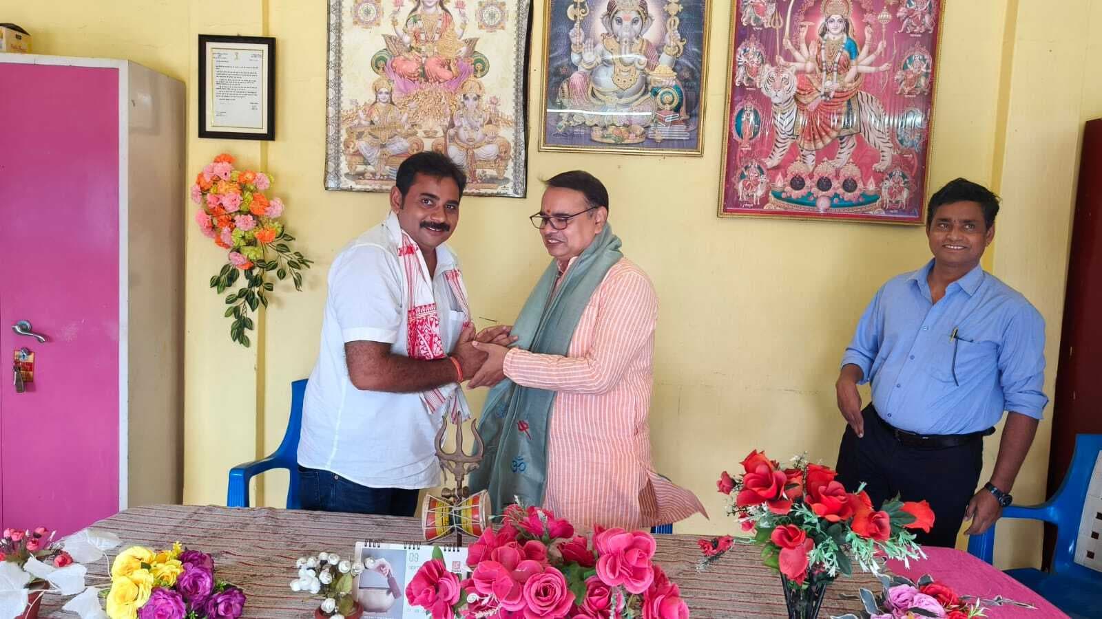 गोरखनाथ धाम में एडीएम ने किया रुद्राभिषेक व निरीक्षण