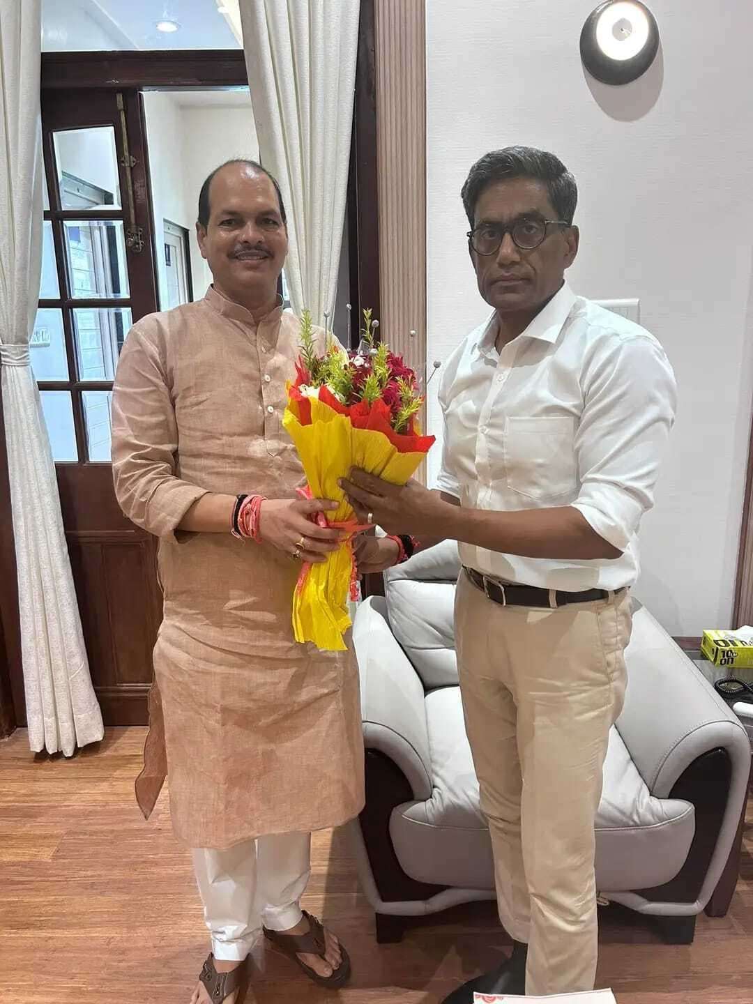 मुख्य सचिव से भेंटकर क्षेत्र की समस्याओं से कराया अवगत
