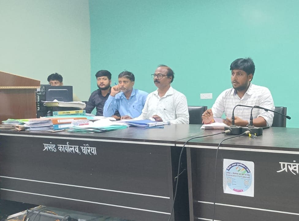 मतदान केंद्रों पर मूलभूत सुविधाओं को दुरुस्त करने का निर्देश