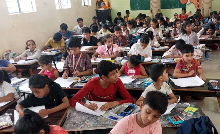 आर्ट गैलरी ने लोगों का मन मोहा, हर कृति को मिली सराहना