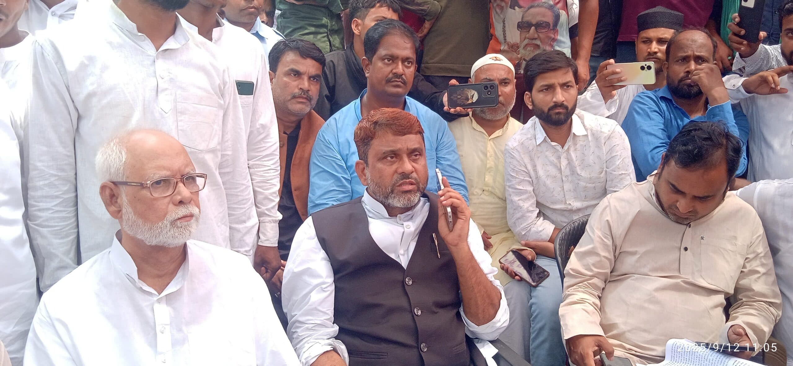 hajipur news. कस्टडी में मृत कैदी के परिजन से मिले अख्तरुल इमान