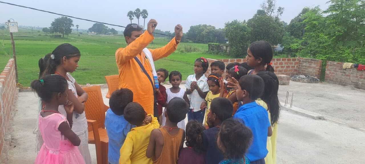 रविदास टैरिटेबल ट्रस्ट ने खोला संविधान पढ़ो पाठशाला