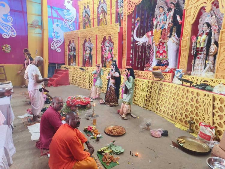 Madhubani News : इंद्र पूजनोत्सव में दर्शन के लिए उमड़े श्रद्धालु