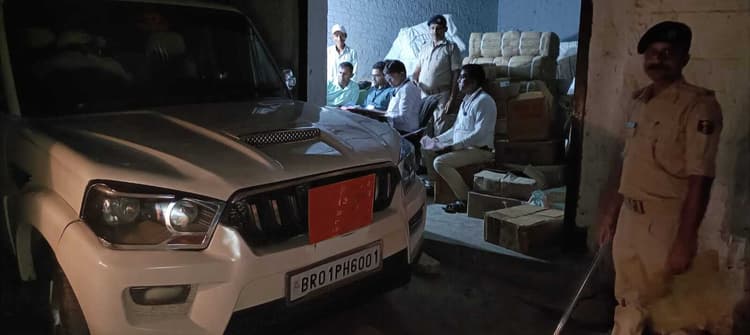 Motihari: जीएसटी चोरी को ले शहर के दो नामी ट्रांसपोर्ट एजेंसियों पर छापा