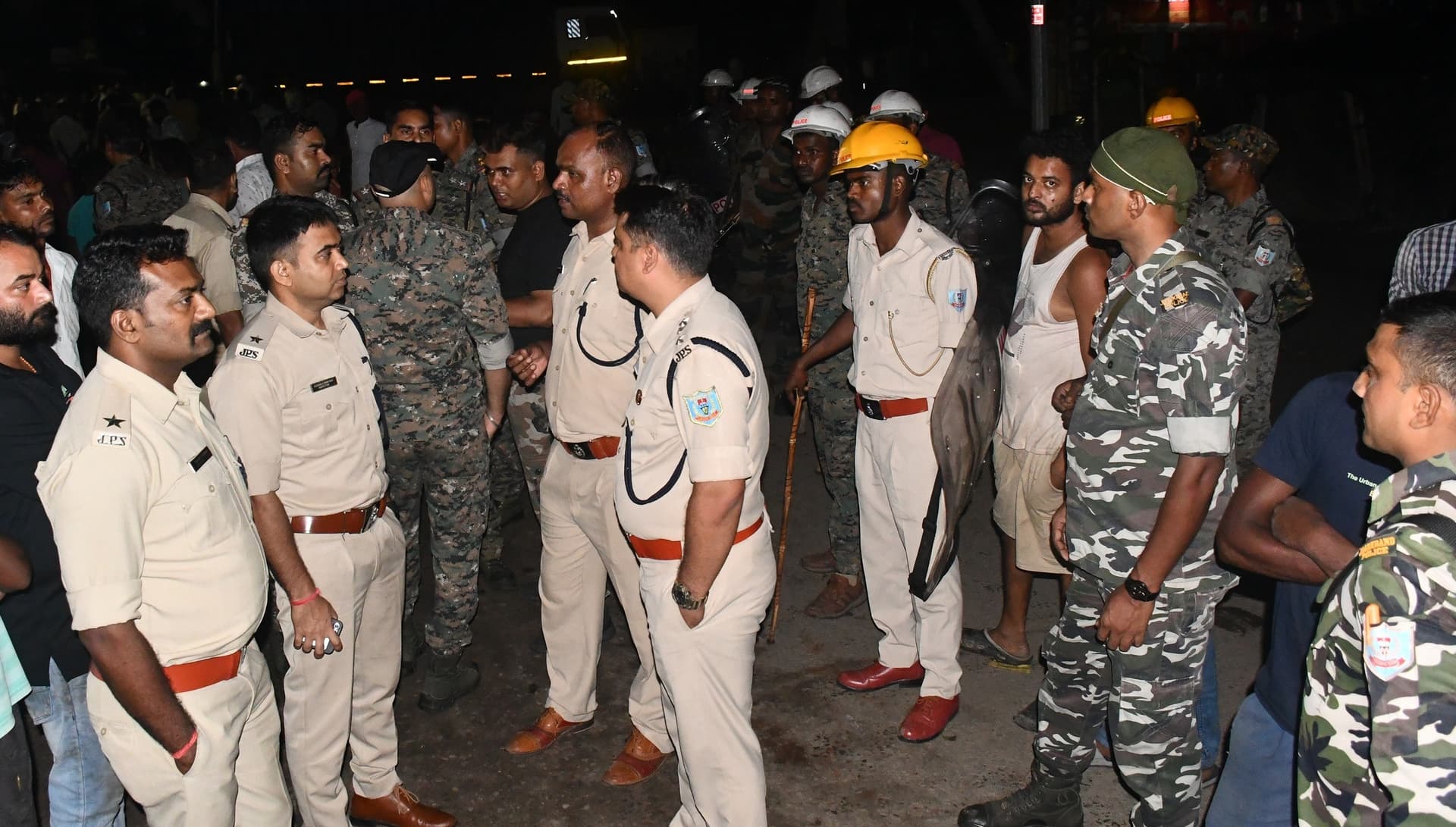 Bokaro News : दंपती का हुआ दाह संस्कार, गांव में सन्नाटा