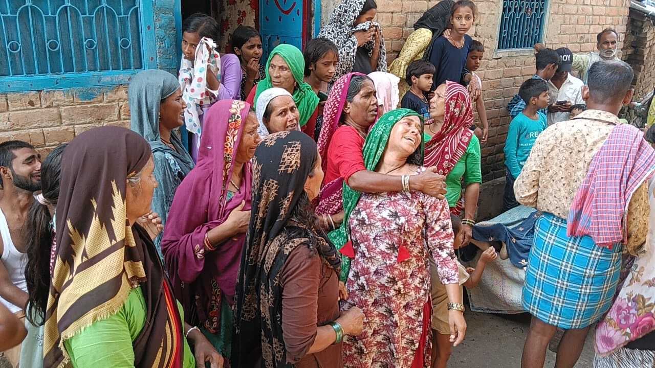 भाई को बचाने के दौरान बाढ़ के पानी में डूबने से बहन की मौत