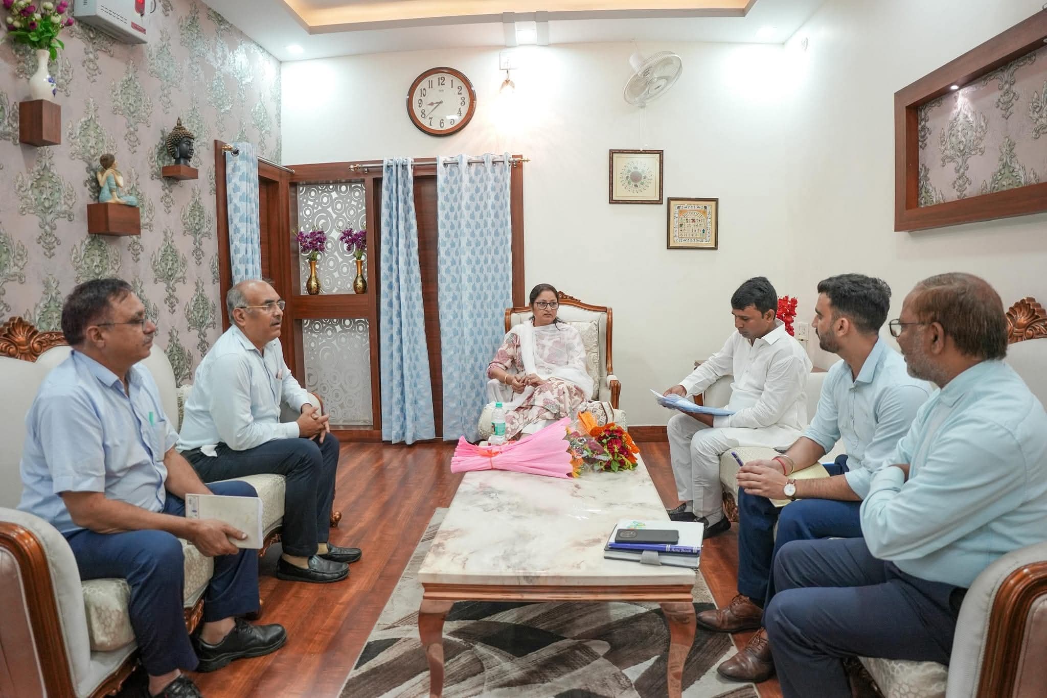 Giridih News :केंद्रीय मंत्री से मिले गिरिडीह कोलियरी के जीएम व पीओ