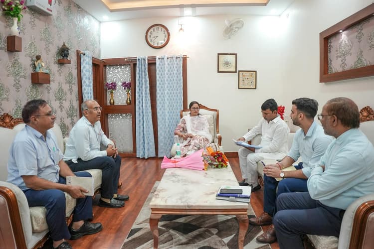 Giridih News :केंद्रीय मंत्री से मिले गिरिडीह कोलियरी के जीएम व पीओ
