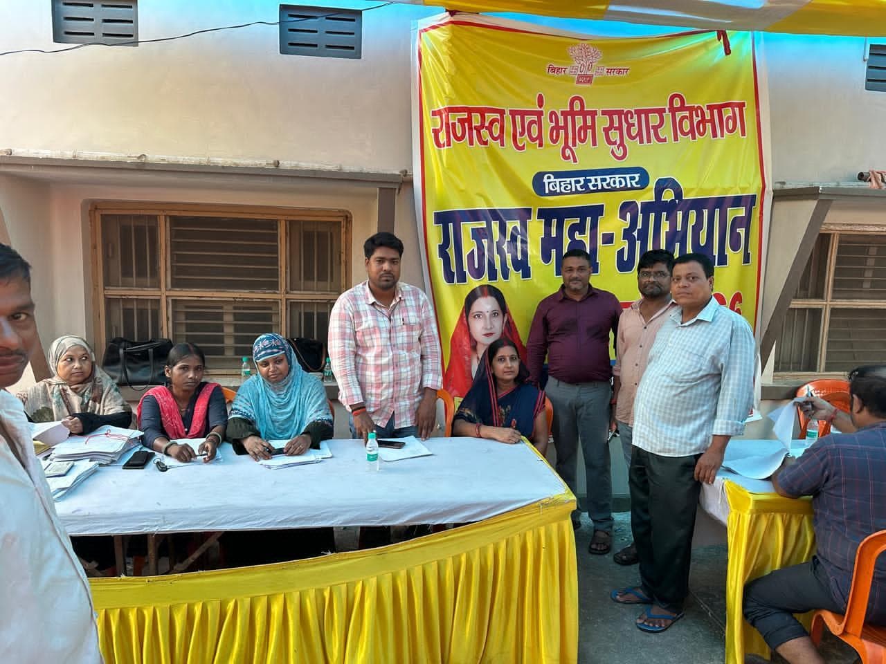 Motihari: राजस्व महाभियान शिविर में 240 रैयतदारों ने जमा किया आवेदन