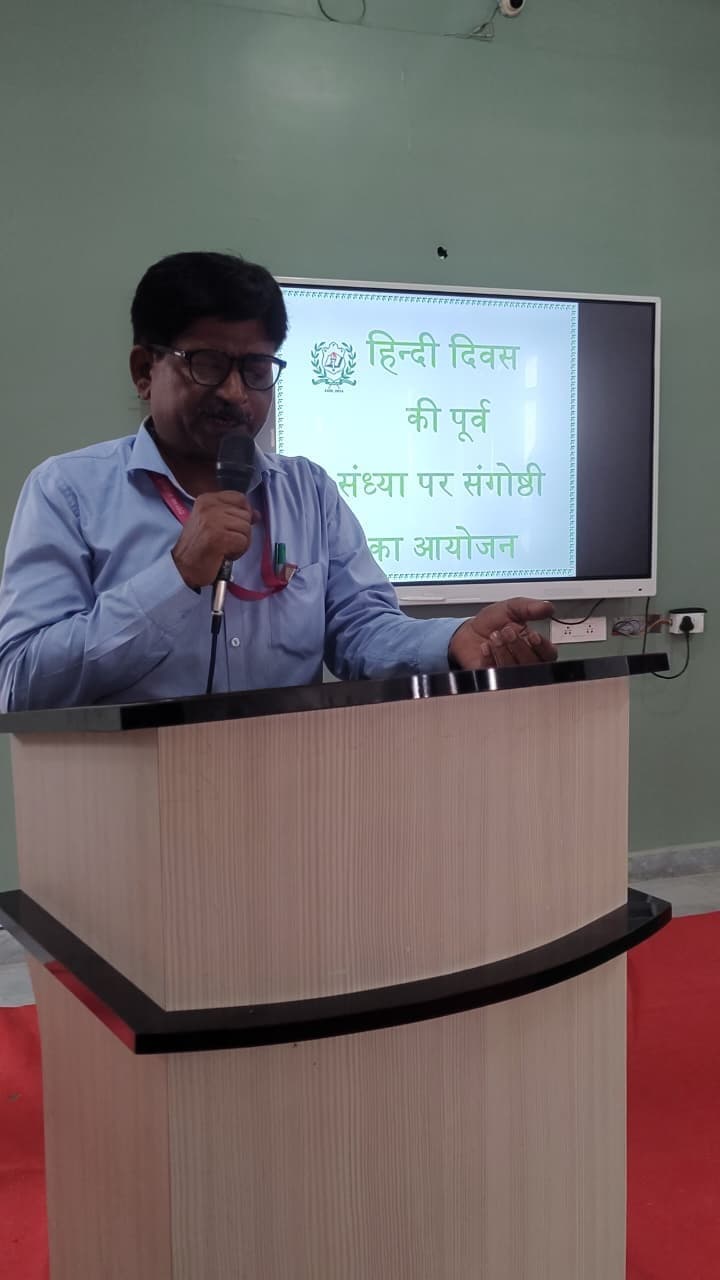 हिंदी केवल संवाद का माध्यम ही नहीं, हमारी संस्कृति की आत्मा है : निदेशक
