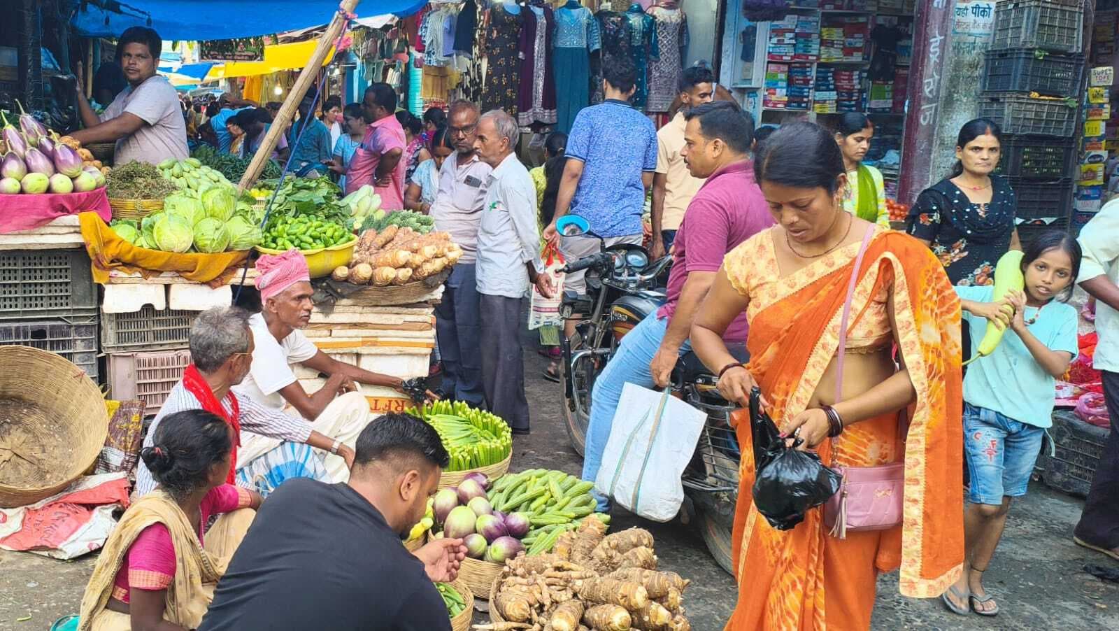 जिउतिया का निर्जल व्रत आज, खरीदारी के लिए गुलजार रहे बाजार