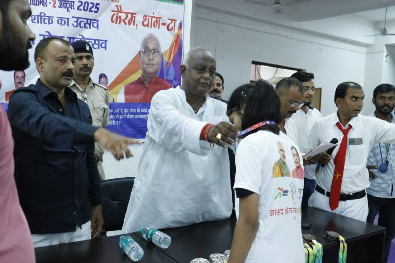 Motihari: सांसद खेल महोत्सव के तहत इनडोर खेल प्रतियोगिता का उद्घाटन