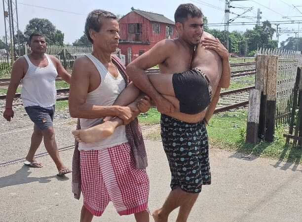 धार में स्नान करने में तीन किशोर डूबे, एक की मौत