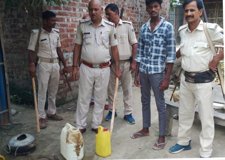 40 लीटर शराब के साथ दो तस्कर गिरफ्तार