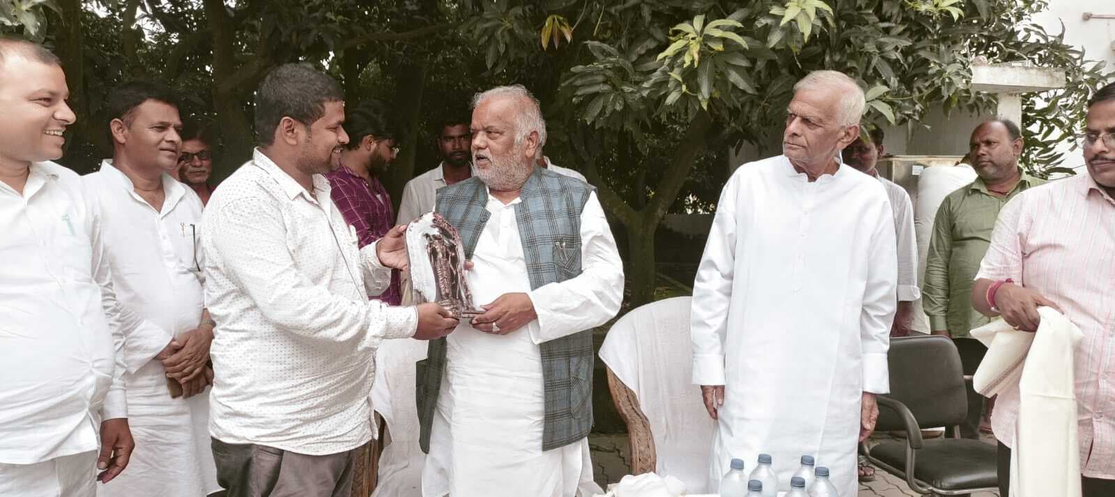 पार्टी नेताओं ने ग्रामीण विकास मंत्री का किया स्वागत