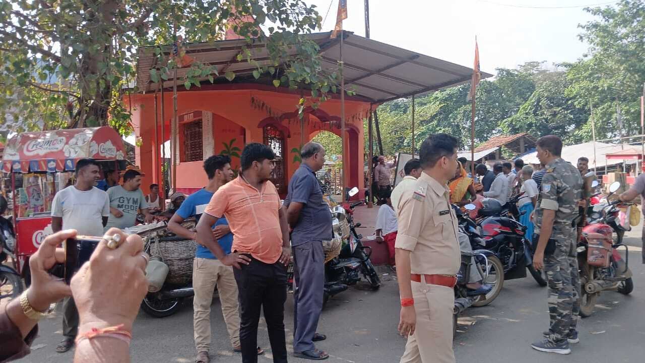 पुलिस ने की वाहनों के कागजातों की जांच