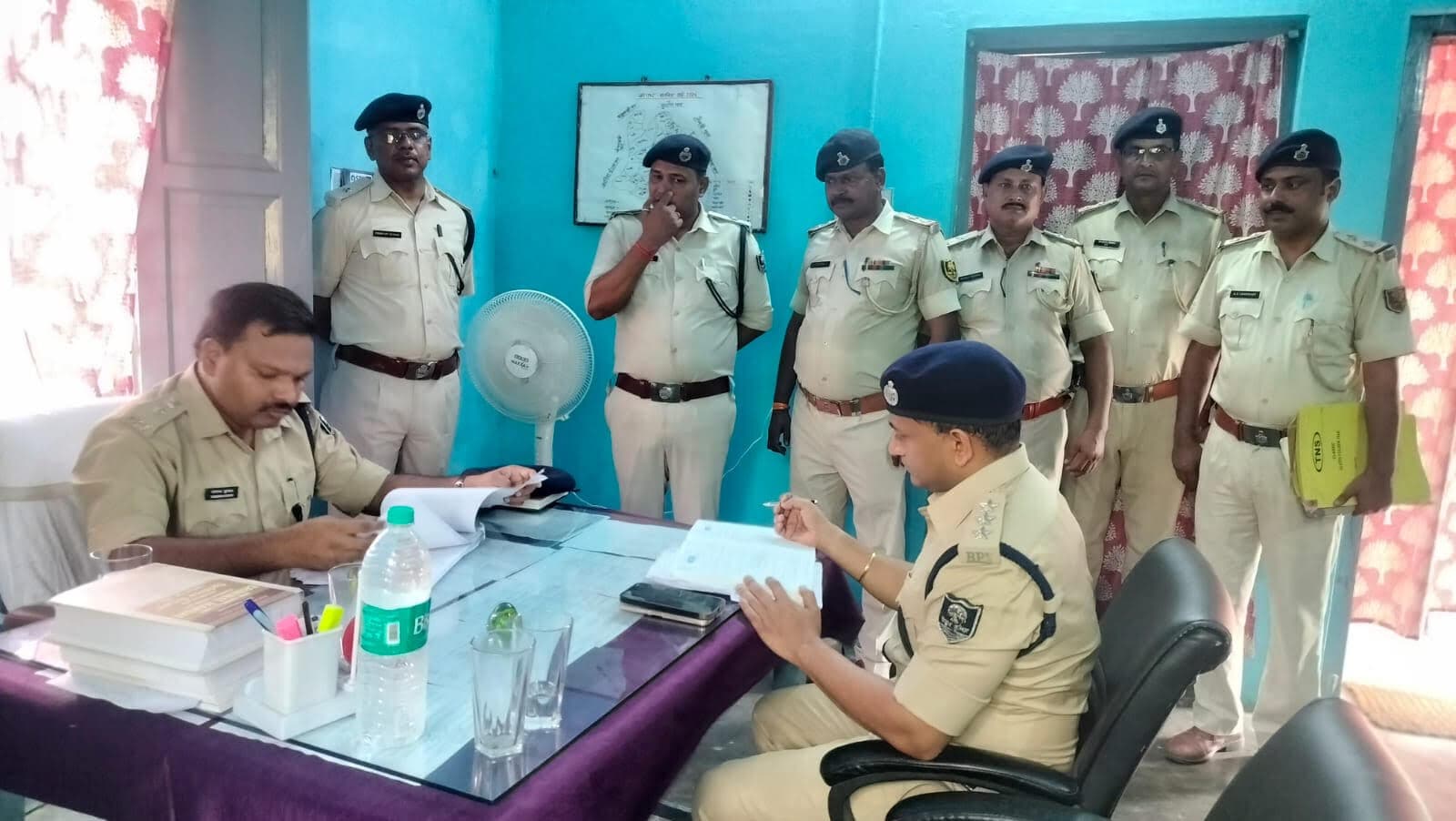 Madhubani News : एसपी ने फुलपरास थाना का निरीक्षण कर दिया दिशा - निर्देश