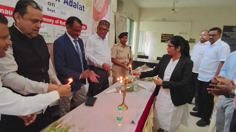 राष्ट्रीय लोक अदालत में 894 मामलों का निष्पादन