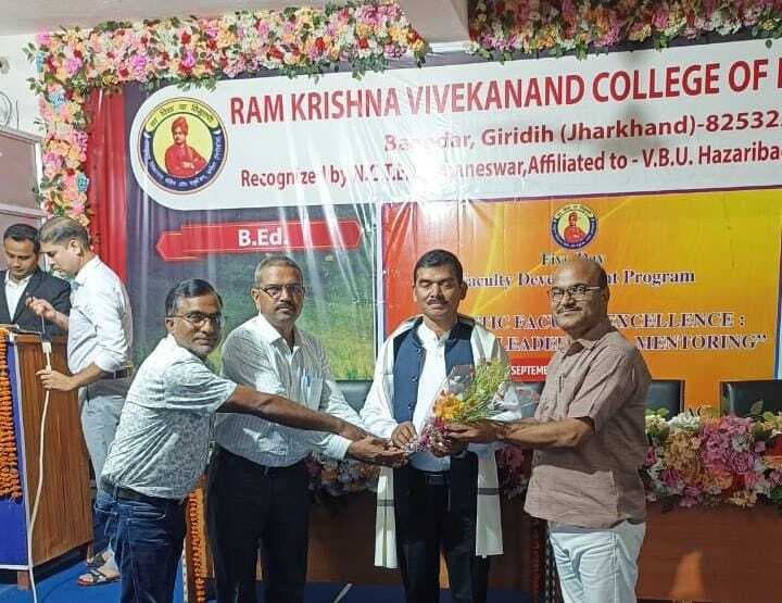 Giridih News :पांच दिवसीय फैकेल्टी डेवलपमेंट कार्यक्रम का समापन