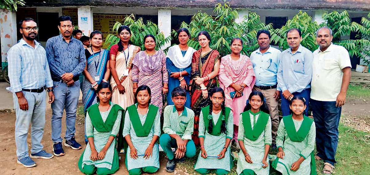 Seraikela Kharsawan News : भारतीयों को आपस में जोड़ने का काम करती है हिंदी : धर्मेंद्र