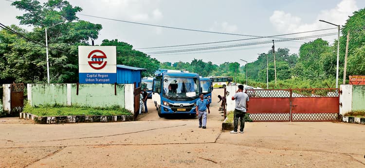 Bhubaneswar News: आमो बस चालकों की हड़ताल से भुवनेश्वर व राउरकेला में सार्वजनिक परिवहन सेवाएं प्रभावित, लोग रहे परेशान