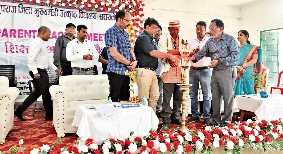 Seraikela Kharsawan News : बच्चे देश के भविष्य, इनकी रक्षा हमारा कर्तव्य : आचार्य