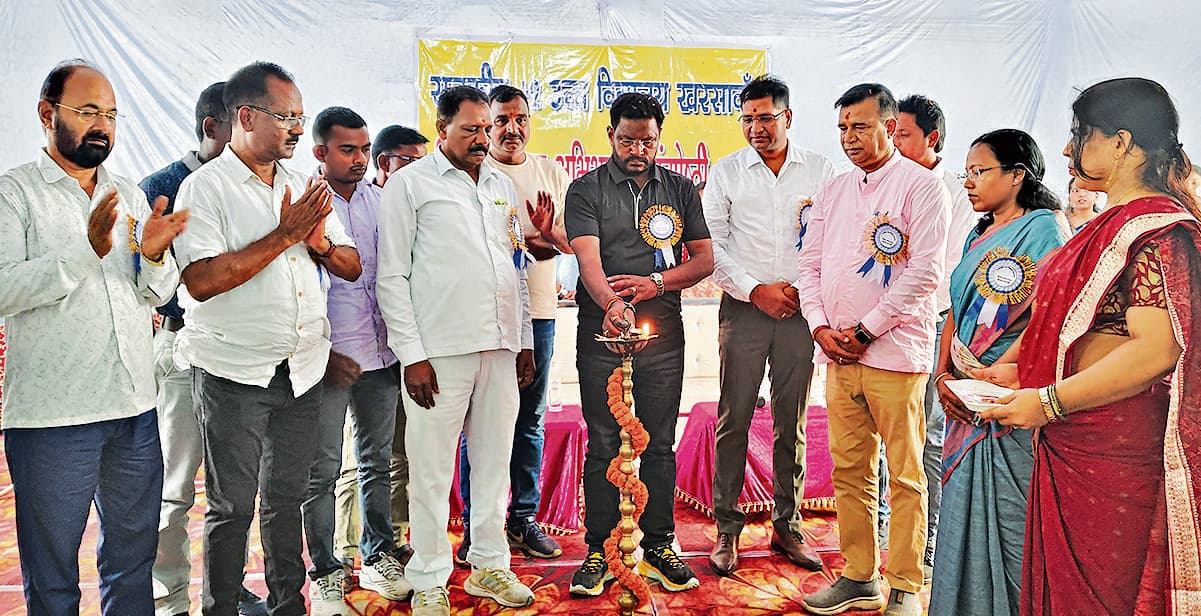 Seraikela Kharsawan News : शिक्षा का कोई विकल्प नहीं है : दशरथ गागराई