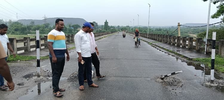 Bokaro News : जर्जर पुल की मरम्मत नहीं होने से लोग परेशान