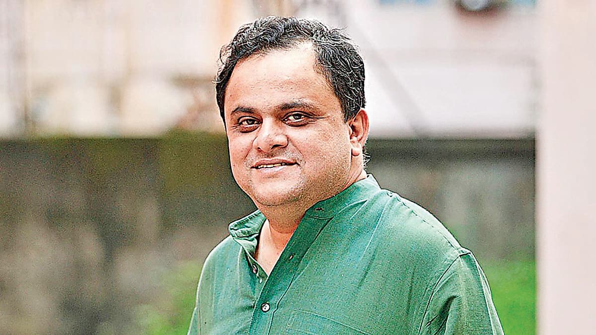 विद्यािर्थयों पर सेंसरशिप सही नहीं : ब्रात्य बसु