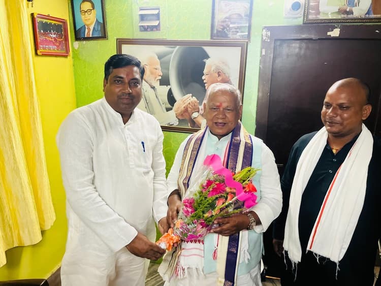 केंद्रीय मंत्री के जन्मदिन पर पार्टी के नेताओं ने दी बधाई