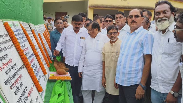 महेशपुर में 17 विकास योजनाओं का विधायक ने किया शिलान्यास