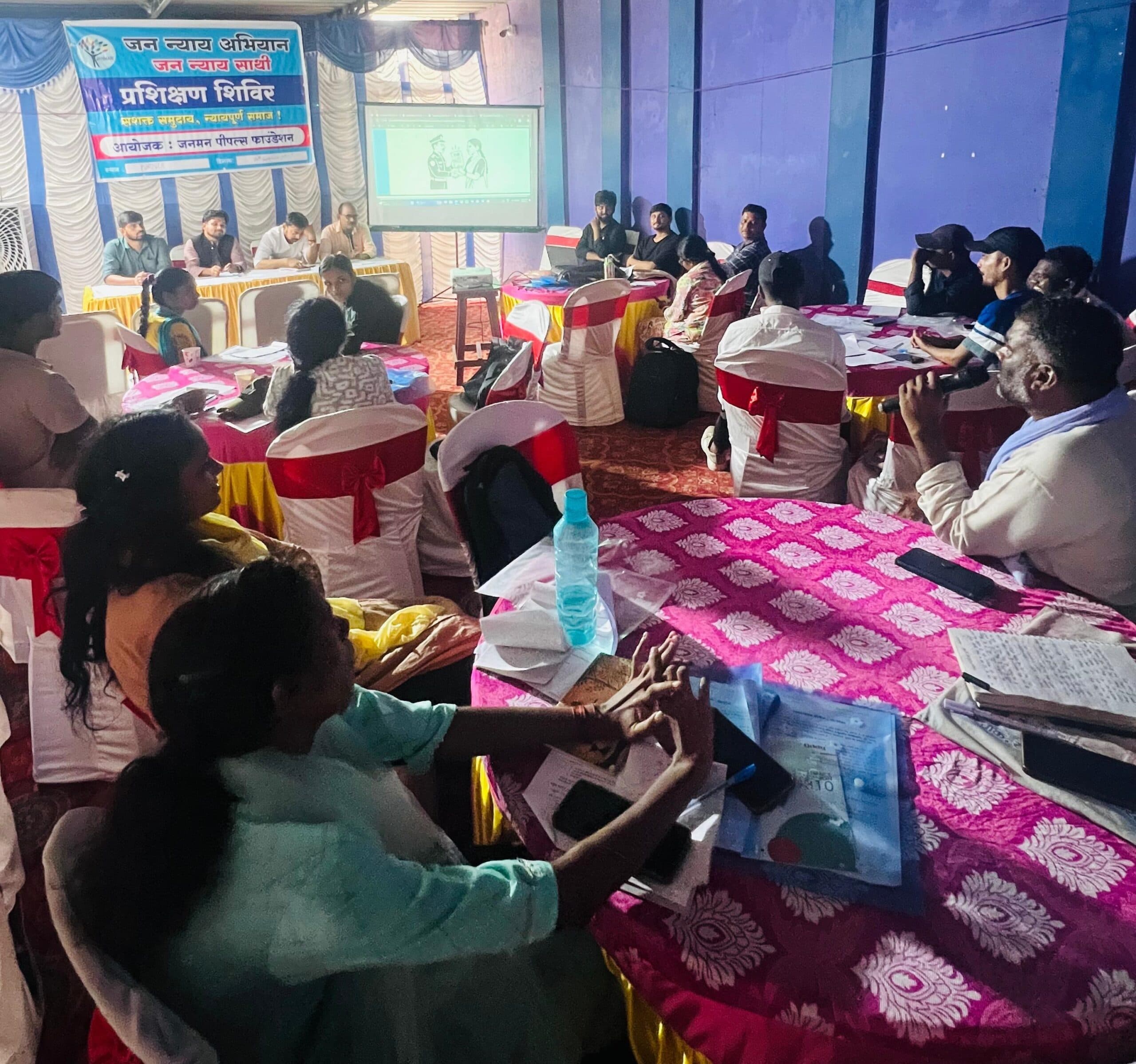 पैरालीगल वॉलंटियर्स को दिया गया प्रशिक्षण