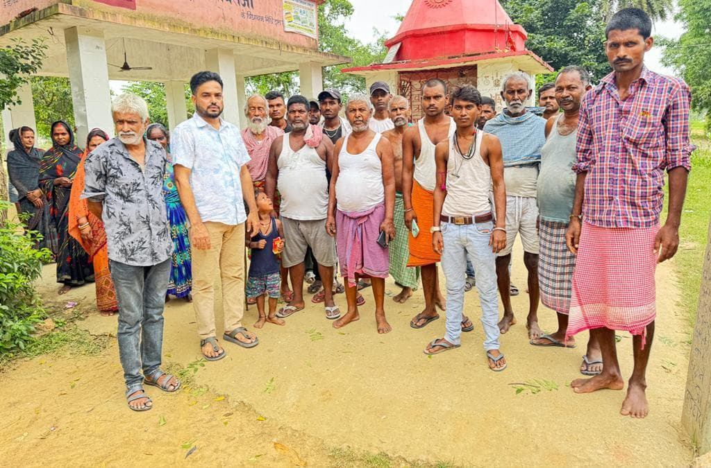 किसानों ने सूख रही धान की फसल को बचाने के लिए सरकार व प्रशासन से लगायी गुहार