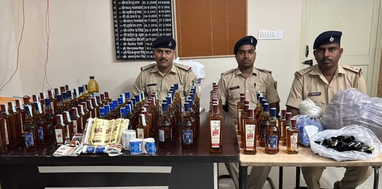 साहिबगंज के रांगा में मिनी शराब फैक्ट्री का भंडाफोड़, 202 बोतल नकली विदेशी शराब जब्त