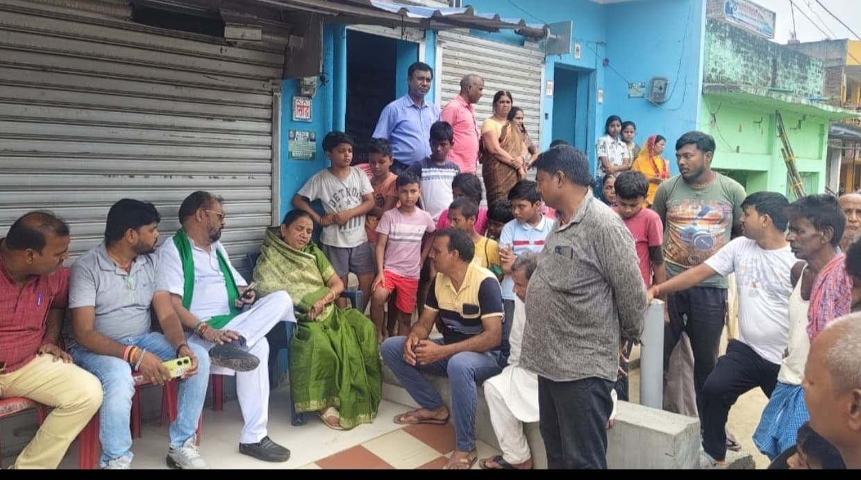 उत्तम के मौत की सूचना पर माता व बहन के चीत्कार से माहौल हुआ गमगीन, छाया मातम