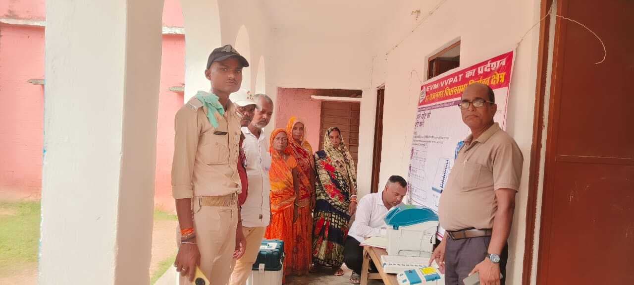 Madhubani News : 1620 वोटर डमी मतदान प्रक्रिया में हुए शामिल